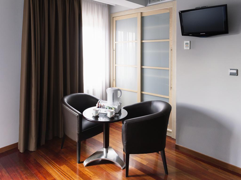 Hotel Valencia Феррол Экстерьер фото